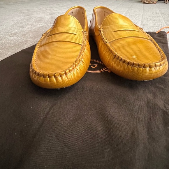 Tod’s Gommino Driving Shoes in Gold Patent Leather. Size 37.5 - Picture 6 of 8